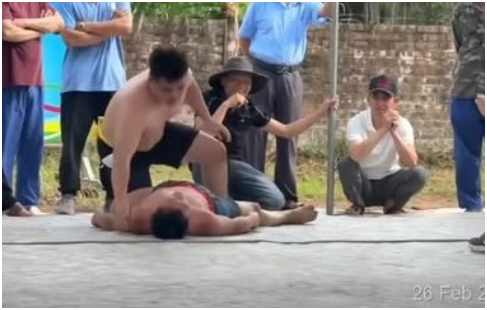 Hàng xóm tiết lộ điều bất ngờ về nạ:n nh:ân vụ đ:ô v:ật 44 tuổi t:uv:ong ở hội làng Sóc Sơn: “Nghe mà buồn quá”