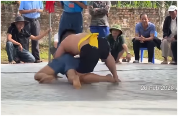 Vụ đô vật g:ã:y c:ổ, t:uv:ong trong hội làng: N:ạn nh:ân uống rư:ợ:u trước khi lên sàn, còn ch:ênh lệ:ch về hạng câ:n?