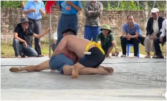 Vụ đô vật t:uv:ong ở hội làng Hà Nội: Chính quyền ra chỉ đạo n:ó:ng, CA vào cuộc