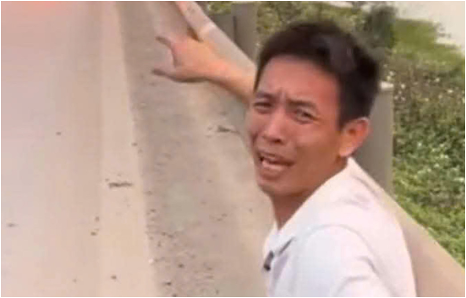 Vụ tài xế bất lực bật khóc vì ô tô chở nhiều xe máy bốc cháy: Xót xa với hoàn cảnh của anh, khi nhà còn 3 con nhỏ, mẹ già đau ốm