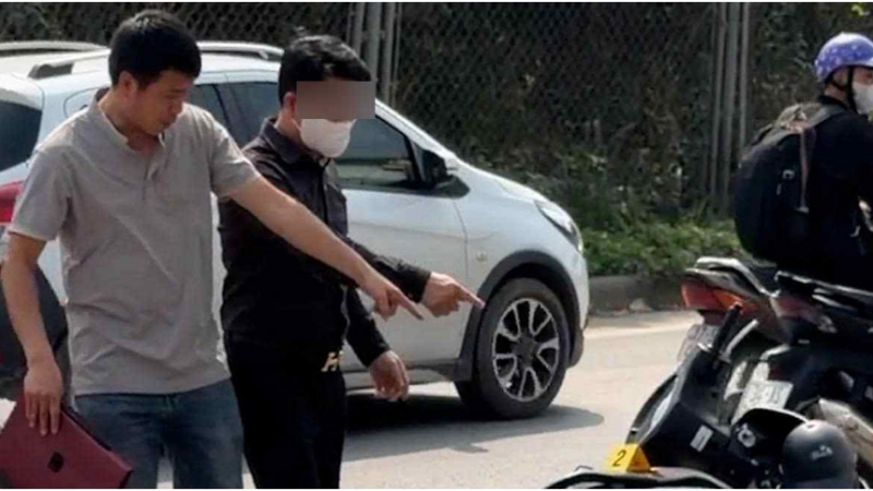 Người đi xe máy kể lại khoảnh khắc bị xe b:án tải é:p: “Nói rõ hết tất tần tật câu chuyện, hóa ra là có lý do cả”