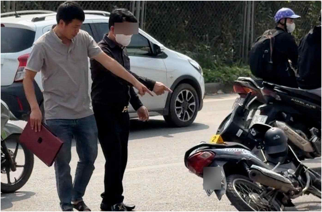 Người đi xe máy kể tất tần tật về hành vi của tài xế bán tải chè:n é:p ngã giữa đường: “Tôi chỉ nói đúng 1 câu này thôi, xong hắn hà:nh độ:ng đáp trả lại”