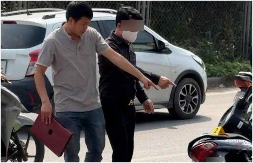 Người đi xe máy nói lại khoảnh khắc ki:nh kh:ủ:ng vụ xe bán tải ch:èn é:p: “Tôi chỉ dặn dò anh ấy cách chạy xe đàng hoàng thôi mà anh ấy lại hành động như vậy”