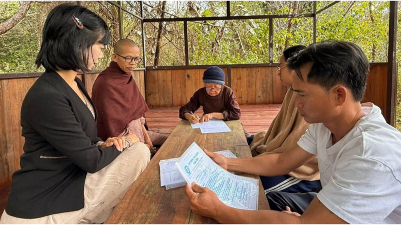 Thôi xong: Thầy Thích Nhuận Đạt và sư cô Chơn Giải chuyến này mệt rồi, cô gái Tym quyết tất tay đưa họ vào tò