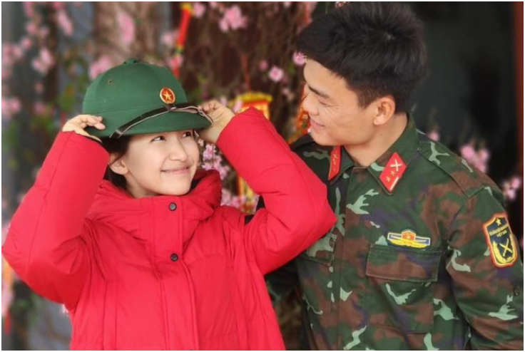 Bé Bo gọi chồng mới của Hòa Minzy ngọt như mía lùi: “Yêu quý và suốt ngày theo bố”, phản ứng của thiếu gia Minh Hải mới gây bất ngờ