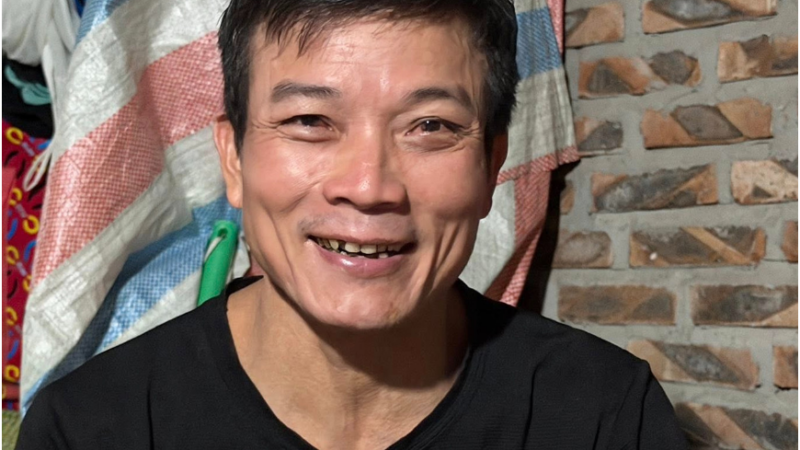 Chân dung 2 anh hùng đ::ậ:p mái tôn, cứu 7 người trong đám cháy: Khâm phục 2 anh quá đi