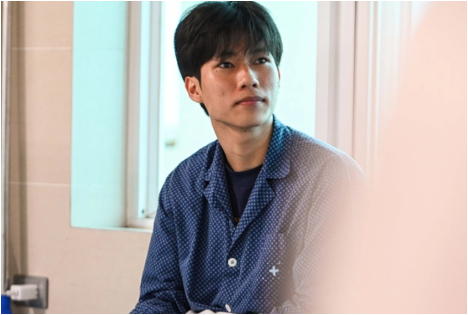 Chân dung chàng trai nam sinh liều mình cứu người vụ đ::ập ph::á m:ái tôn nhà cháy: Tới bây giờ vẫn giấu mẹ và gia đình