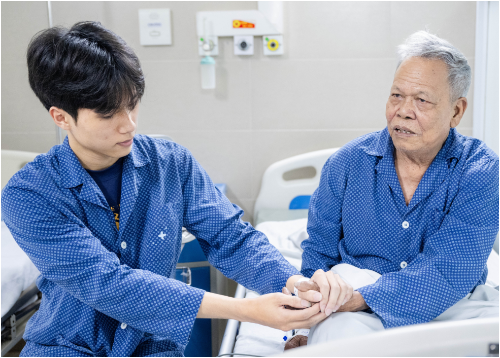 Nam sinh ĐH Bách khoa Hà Nội cứu người trong vụ ch:áy tại Lĩnh Nam kể lại sự việc: “Lúc ấy trong đầu em chỉ nghĩ tới việc cứu người, không nghĩ gì thêm”