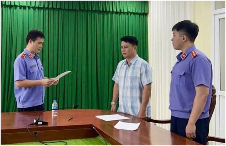 Thôi xong: B:ắ:t 2 cựu cán bộ liên quan vụ nữ sinh 14 tuổi tuvo*g ở Vĩnh Long, chuyến này mệt luôn rồi