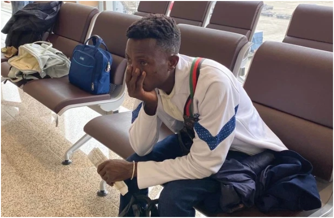 Lindo gặp biến khi về Angola: Chuyện gì xảy ra với anh vậy, thôi xong thật rồi