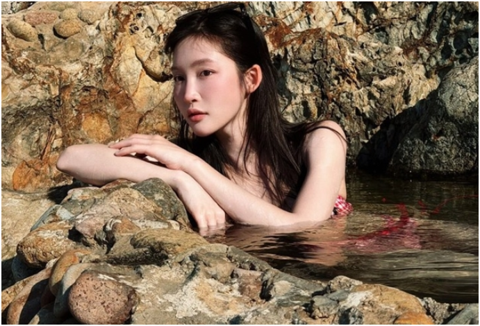 Luật sư nói rõ về việc nữ ca sĩ nổi tiếng tắm trong Giếng Tiên: Có bị vi phạm pháp luật?