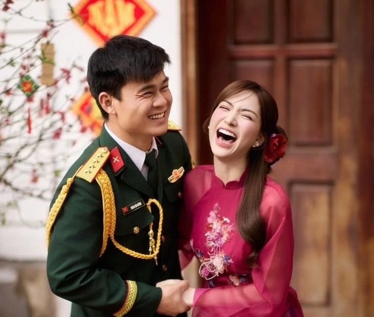 Hòa Minzy lại khoe cờ nhíp hôn bạn trai gây bão mạng: Nhiều người chưởi thẳng mặt chị, “tém tém” lại vì cái gì nhiều quá cũng không tốt