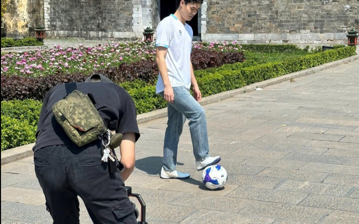 Nguyễn Văn Toàn có động thái lạ sau khi Hòa Minzy công khai bạn trai quân nhân: Dân mạng nhìn vào chỉ biết thở dài