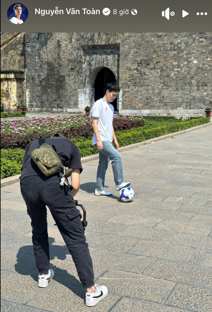 Nguyễn Văn Toàn có động thái lạ sau khi Hòa Minzy công khai bạn trai quân nhân: Dân mạng nhìn vào chỉ biết thở dài