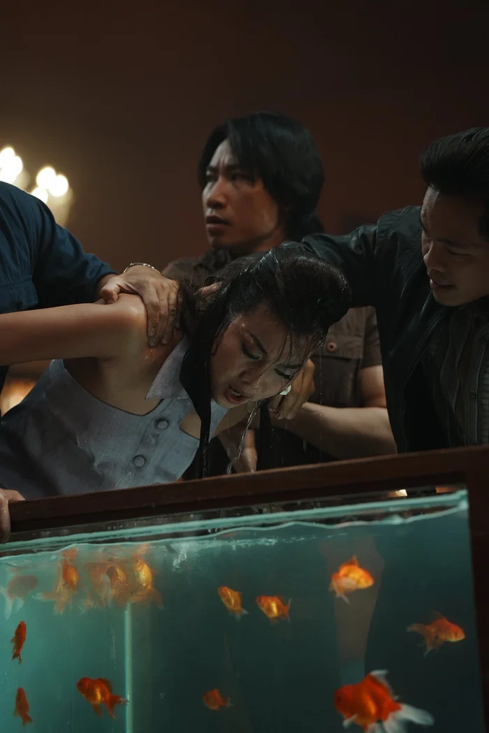 Siêu mẫu Thanh Hằng bị nhấn nước đến mức suýt ngủm: Ai xem cũng không khỏi hoảng hồn!!!