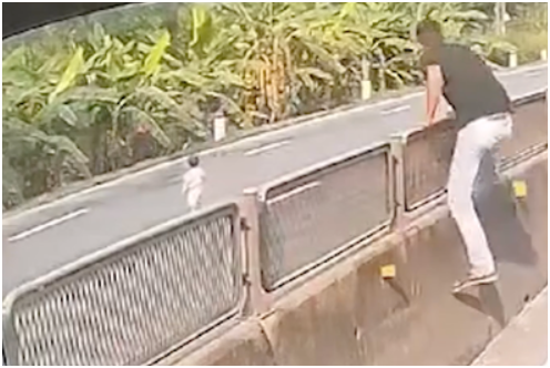 Đã rõ hoàn cảnh của bé gái trong vụ tài xế lao ra cứu ở quốc lộ: Không ngờ luôn đấy