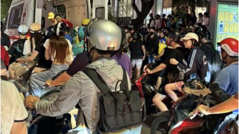 Nữ tài xế xe công nghệ bị h:à::nh hu:ng trên đường Xuân Thuỷ, chảy nhiều m::á:u, gục tại chỗ luôn: Quá là bức xúc