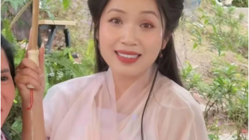 Cô Long Đà Lạt lên tiếng nói rõ toàn bộ sự việc khi bị 1 khách nam chưởi bới ngay tại quán: “Em đâu phải con mua vui, con rối đâu anh”