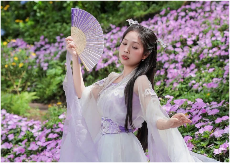 Quán Cô Long Đà Lạt có gì hót mà nhiều người đến quán uống thế: Tới cả người nước ngoài cũng tới quán sống ảo