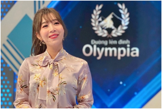 Giờ mới biết luôn: BTV người Nghệ An đình đám của VTV: Là con gái Đại tá, Anh hùng LLVTND, từng là Thủ khoa đại học