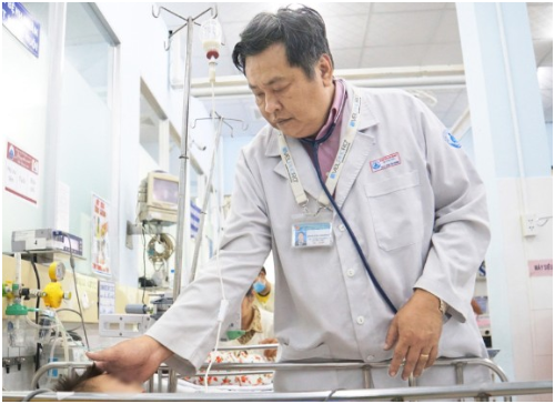 Bác sĩ cảnh báo loạt rủi ro khó lường vụ cô giáo tiểu học dùng kim tiêm ‘dạy dỗ’ học sin: Chịu cô giáo thật sự