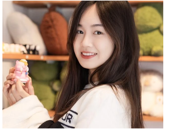 Bất ngờ về cuộc sống hiện tại của Nguyễn Lê Hiền Mai: Thủ khoa khối A00 nay ở căn hộ cao cấp, có cả trợ lý riêng? Làm gì mà giàu quá vậy