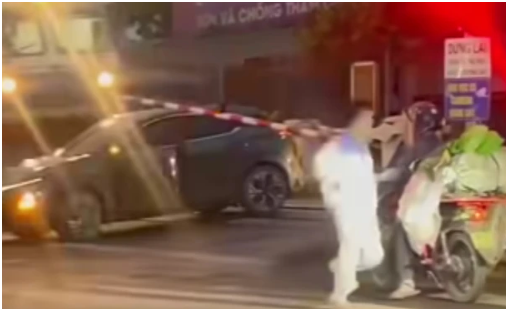 Rõ danh tính tài xế ô tô dừng xe trên đường sắt bị tàu hoả t:ô:ng ‘bay’ xe: Chịu anh thật đấy