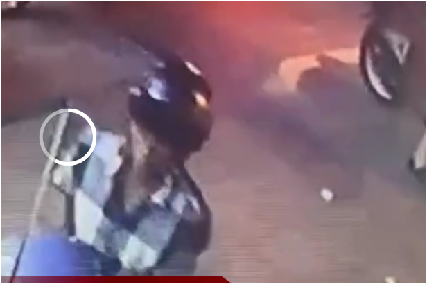 CA trích xuất camera: Truy tìm người đã chiếm giữ 128 triệu đồng tại trụ ATM, mau ra trả lại tiền đi