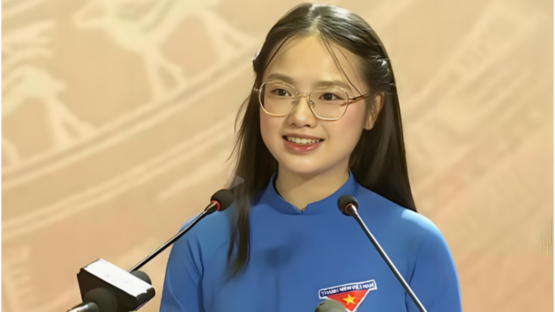 Rõ profile siêu đỉnh của nữ đoàn viên áo xanh đang rần rần nhất MXH: Nghe xong ai cũng n:ổi d:a g:à