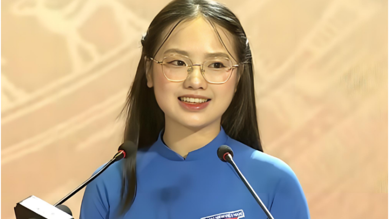 Rõ thành tích học tập siêu đẳng của nữ đoàn viên áo xanh đang sốt rần rần trên MXH: Đúng chuẩn con nhà người ta