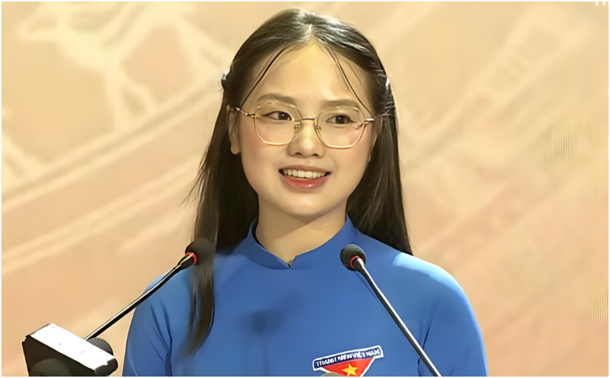 Rõ thành tích học tập siêu đẳng của nữ đoàn viên áo xanh đang sốt rần rần trên MXH: Đúng chuẩn con nhà người ta