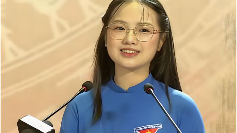 Rõ danh tính nữ đoàn viên áo xanh đang rần rần hiện nay: Không ngờ em lại xuất sắc đến thế