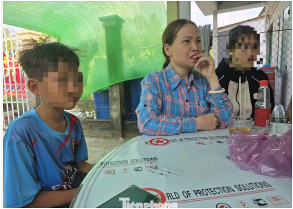 Rõ hoàn cảnh người đàn ông t:uvo*g vụ trẻ đá bóng lăn ra đường: Con gái mới mất, nghe mà xót xa vô cùng