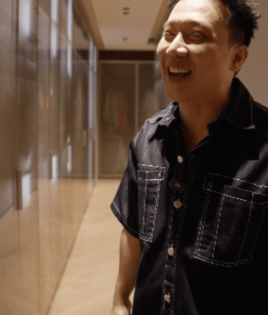 Trấn Thành khoe phòng tắm xa hoa như cung điện: Chỉ riêng móc treo đồ đã bằng cả tháng lương người ta