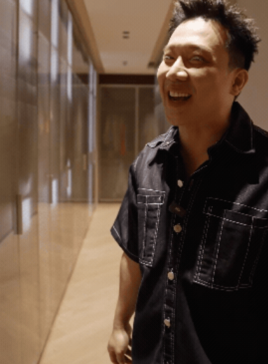 Trấn Thành khoe phòng tắm xa hoa như cung điện: Chỉ riêng móc treo đồ đã bằng cả tháng lương người ta