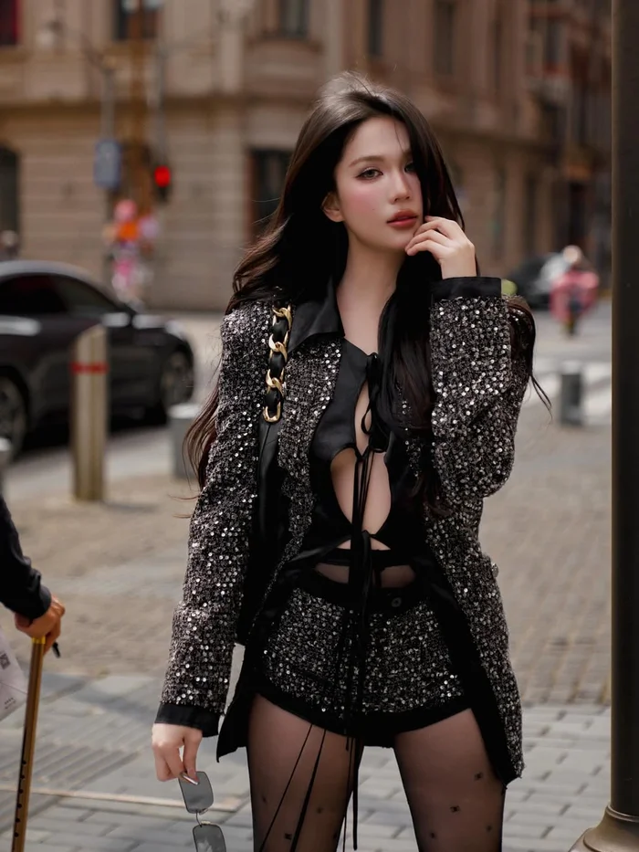 Ngọc Trinh diện outfit “cắt xẻ tới bến”, dân mạng đỏ mặt khi zoom kỹ: Đẳng cấp hở bạo đúng là không đối thủ!