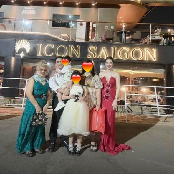 Ngọc Loan tiếp tục lộ bằng chứng “khó chối” với gia đình bác sĩ thẩm mỹ đình đám: Tin đồn có con với nam bác sĩ ngày càng chắc nịch!