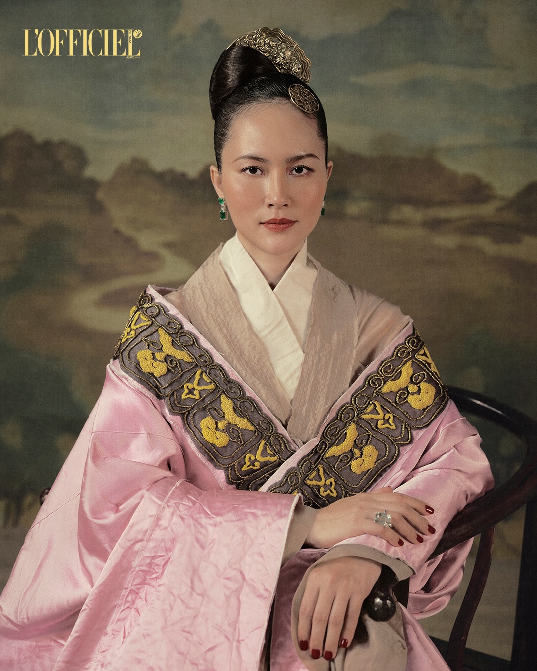 Không ngờ Việt Nam lại có mỹ nhân đẹp đến mức này: Như Hoàng hậu lịch sử sống dậy, xuất hiện là thế gian chỉ còn nhan sắc!