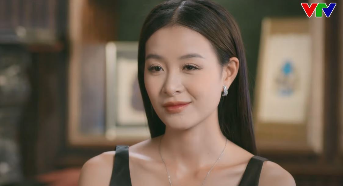 Hoa hậu Việt Nam bị chê ‘kém sắc chưa từng thấy’, nụ cười nhếch mép trông đểu giả kinh hoàng!