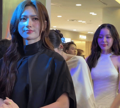 Việt Nam xuất hiện “nữ thần mặt mộc” hiếm có khó tìm: Đẹp đến mức đứng cạnh hoa hậu cũng phải “lu mờ”!