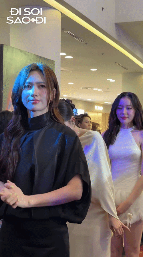 Việt Nam xuất hiện “nữ thần mặt mộc” hiếm có khó tìm: Đẹp đến mức đứng cạnh hoa hậu cũng phải “lu mờ”!