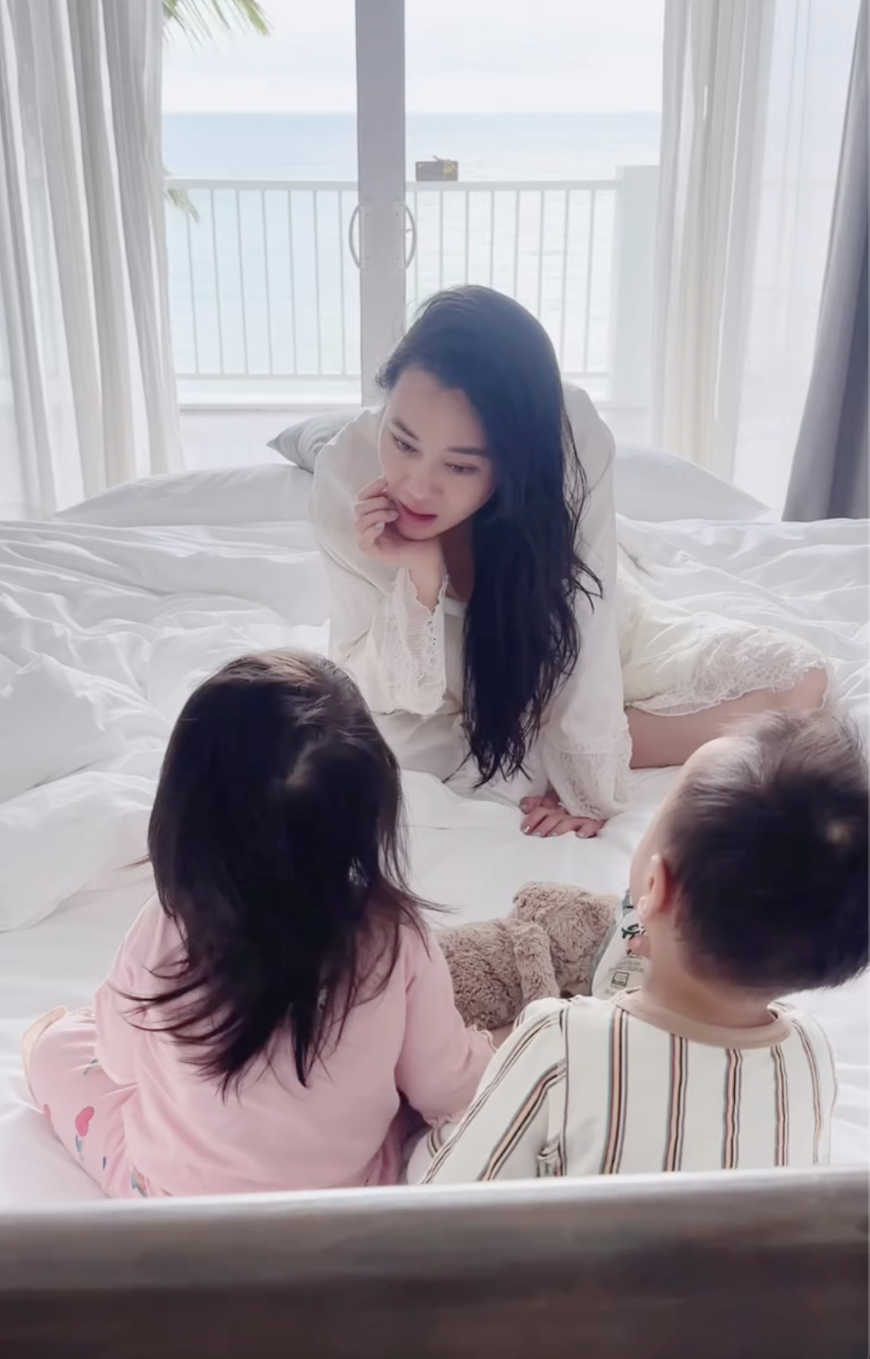 Tình hình Phương Oanh hiện tại sau thời gian dài vắng bóng Shark Bình khiến nhiều người xót xa: Một mình chăm 2 con nhỏ trong căn biệt thự rộng lớn, ngày nào cũng quay cuồng chẳng có phút nghỉ ngơi