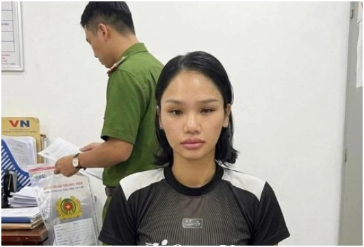 Khám xét 2 phòng khách sạn của Miu Lê và nhóm bạn: CA thu giữ thứ khủng khiếp lắm!