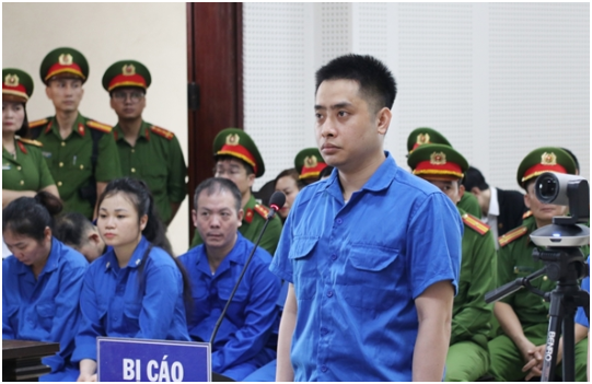 Rõ thái độ của Bùi Đình Khánh và bạn gái tại phiên tòa: “Không ngờ luôn, anh vẫn rất cứng lắm”