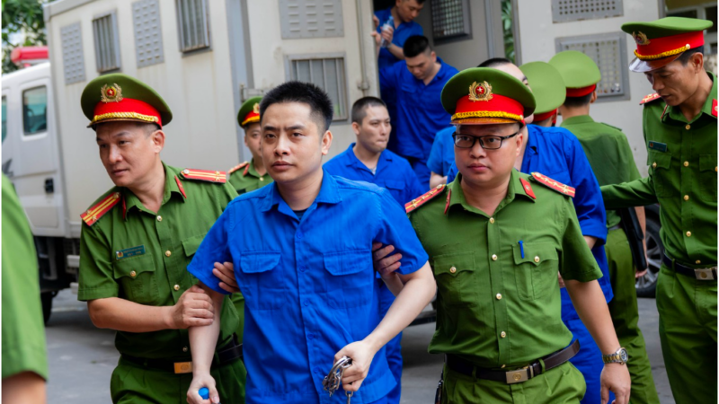 Bùi Đình Khánh nói điều không ngờ sau phiên xét xử cuối cùng: “Mặt vẫn hiên ngang, không thể chấp nhận nổi”