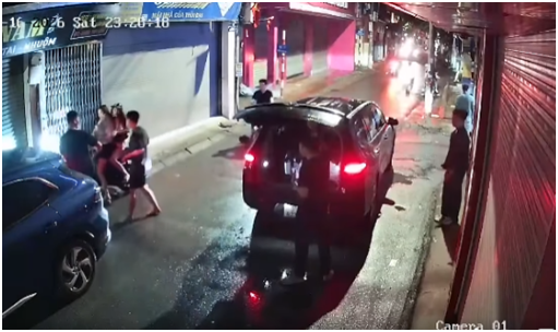 Rõ danh tính 2 thanh niên chặ:n xe hà:nh hu:ng 2 cô gái lúc giữa đêm: Không thể chấp nhận được mà