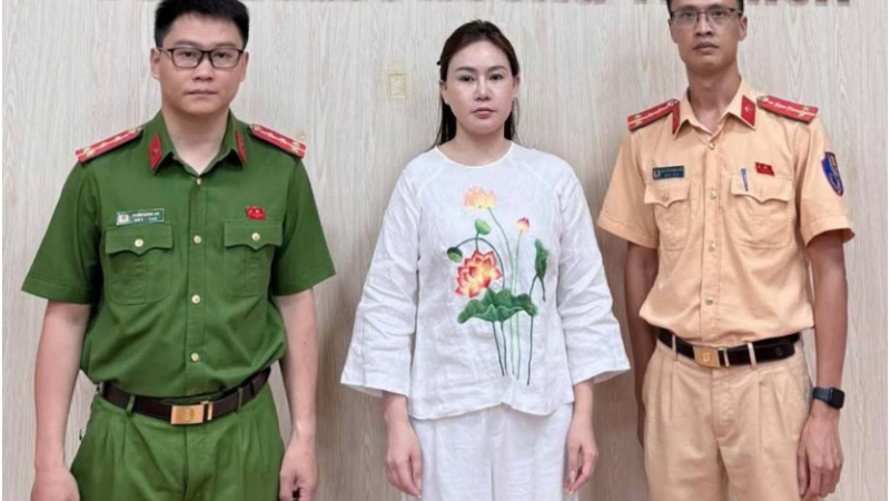 Cuối cùng thì cũng rõ chân dung người phụ nữ ch:ư:ởi b:ới, h:ành h:ung người đàn ông lớn tuổi: Nhìn khuôn mặt có phúc vậy mà