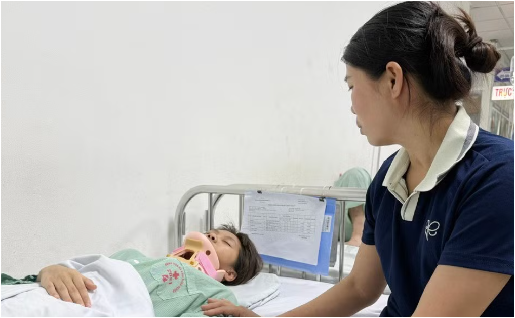 Đối tượng tham gia đ:á::nh hội đồng nữ sinh lớp 10 đưa ra lý do: Do bạn ấy đi học muộn, ảnh hưởng tới thi đua của lớp, nghe hết sức vô lý