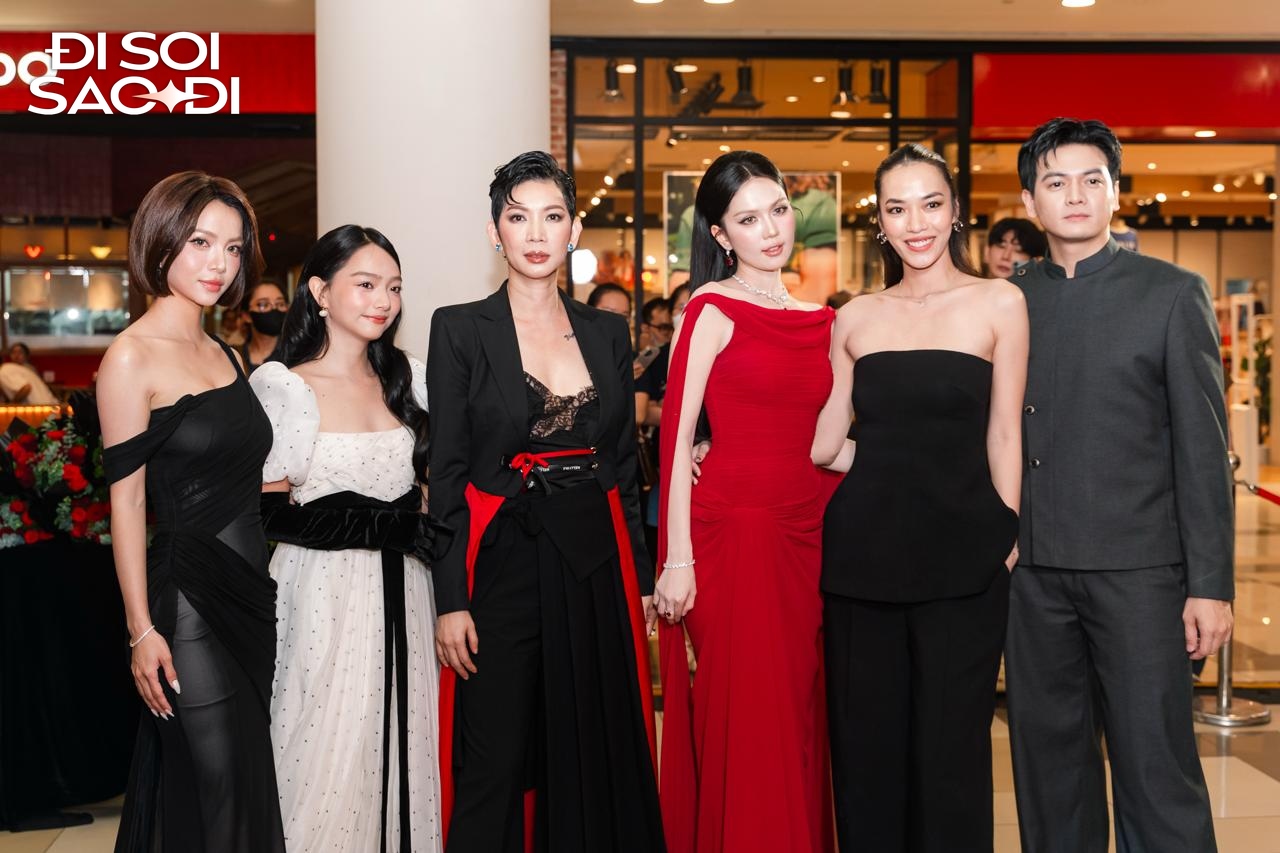 Thảm đỏ HOT nhất hôm nay: Ngọc Trinh và Trần Tiểu Vy đọ sắc khét lẹt, thêm một mỹ nhân diện váy xẻ sâu khoe vòng 1 bốc lửa khiến cả sự kiện nóng rực!