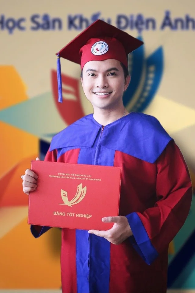Thân thế đặc biệt của Nam Cường: Vừa đứng lớp giảng dạy, vừa học tiến sĩ, sở hữu 3 bằng đại học cùng cuộc sống khiến nhiều người ngưỡng mộ